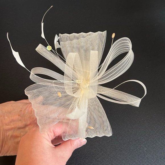Ivory fascinator - from London - Picture 3 of 7